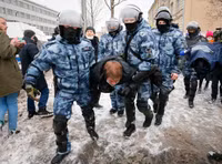 [ẢNH] 5.000 người Nga bị bắt vì biểu tình đòi thả tự do cho ông Navalny