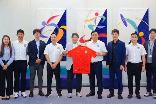 CLB Công an Hà Nội thăm trụ sở chính của Mizuno tại Nhật Bản