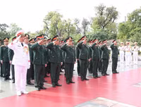 Lãnh đạo Đảng, Nhà nước đặt vòng hoa, vào lăng viếng Chủ tịch Hồ Chí Minh