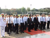 Lãnh đạo Đảng, Nhà nước đặt vòng hoa, vào lăng viếng Chủ tịch Hồ Chí Minh