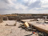 [Ảnh] Không còn gì sau khi Mỹ đặt bom tự phá hủy căn cứ ở Bắc Syria