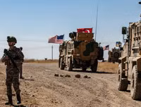 [Ảnh] Không còn gì sau khi Mỹ đặt bom tự phá hủy căn cứ ở Bắc Syria