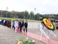 Lãnh đạo Đảng, Nhà nước đặt vòng hoa, vào lăng viếng Chủ tịch Hồ Chí Minh