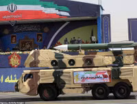 [Ảnh] Diễu binh hoành tráng ở Tehran, Tổng thống Iran lạnh lùng cảnh báo phương Tây