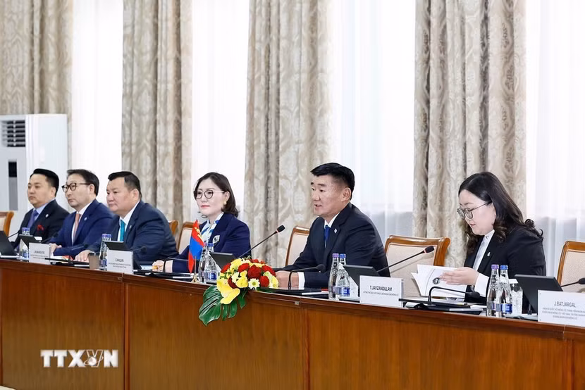 Chủ tịch Quốc hội Trần Thanh Mẫn hội đàm với Chủ tịch Quốc hội Mông Cổ Sandag Byambatsogt phát biểu. (Ảnh: Doãn Tấn/TTXVN)