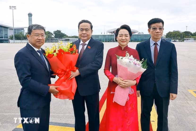 Lễ tiễn Chủ tịch Quốc hội Trần Thanh Mẫn và Phu nhân tại Sân bay Quốc tế Nội Bài, Hà Nội. (Ảnh: Doãn Tấn/TTXVN)