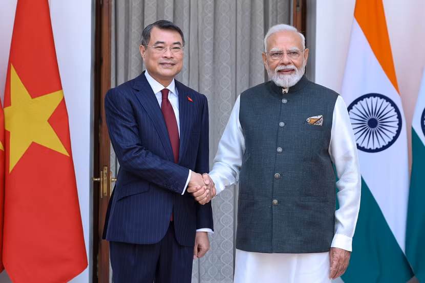 Thủ tướng Lê Minh Hưng và Thủ tướng Ấn Độ Narendra Modi chụp ảnh chung trước hội đàm - Ảnh: chinhphu.vn/Nhật Bắc
