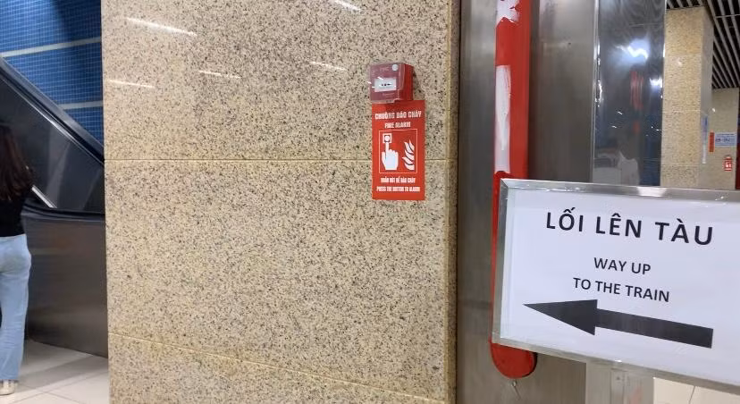 Các bảng hướng dẫn hành khách thuận tiện cho việc đi lại của nhân dân