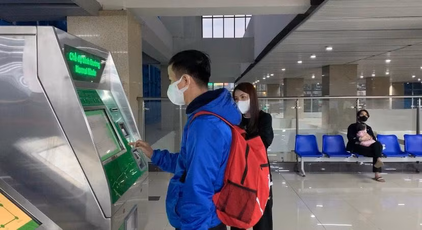 Hành khách rất thích thú và chủ động các thông tin về đi tàu