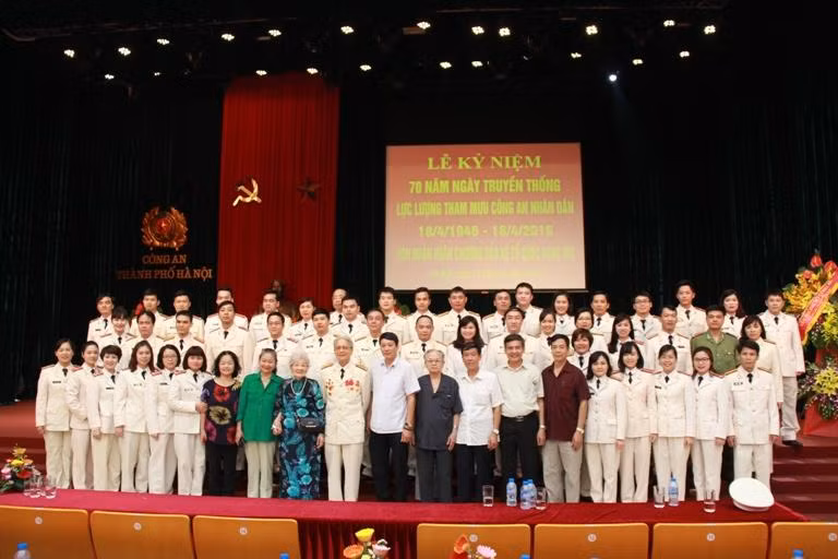 Gặp mặt cán bộ hưu trí Phòng Tham mưu CATP Hà Nội
