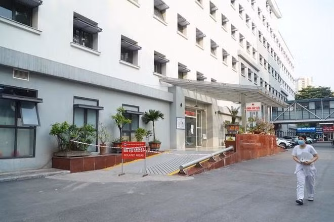 Khoa Cấp cứu Bệnh viện Hữu Nghị Việt Xô đang bị phong tỏa