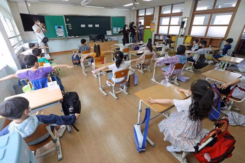 Các trường học ở Hàn Quốc thực hiện học trực tuyến từ ngày 26-8 đến 11-9