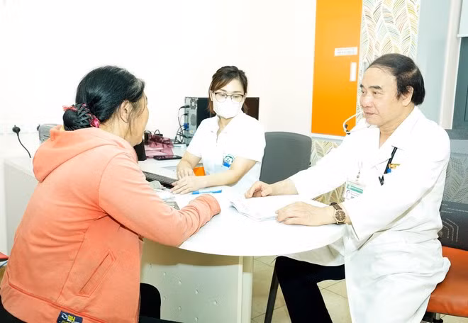 Khám bệnh ngoài giờ vẫn có đầy đủ chuyên gia, các chuyên khoa, xét nghiệm… như trong giờ hành chính