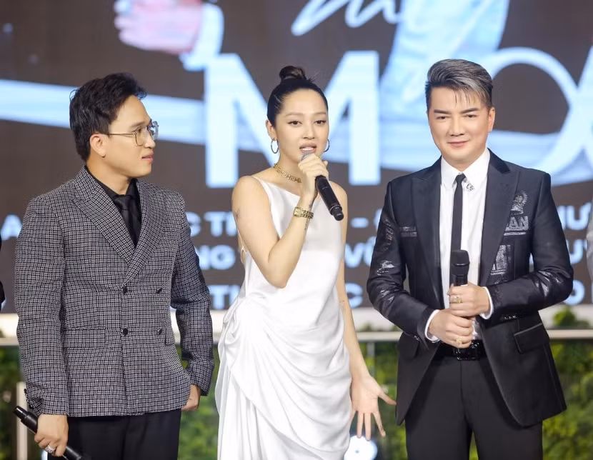 Dù liên tục thử sức ở các lĩnh vực mới, nhưng Bảo Anh khẳng định cô sẽ không bỏ bê nghệ thuật. Nữ ca sĩ vẫn đang chuẩn bị hàng loạt dự án âm nhạc mới được đầu tư chỉn chu, chất lượng để kịp ra mắt khán giả trong thời gian tới. Dù liên tục thử sức ở các lĩnh vực mới, nhưng Bảo Anh khẳng định cô sẽ không bỏ bê nghệ thuật. Nữ ca sĩ vẫn đang chuẩn bị hàng loạt dự án âm nhạc mới được đầu tư chỉn chu, chất lượng để kịp ra mắt khán giả trong thời gian tới.
