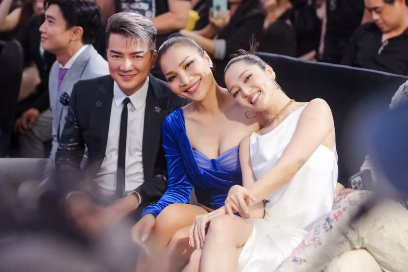 Giọng ca "Mắt nai cha cha cha" mới về nước cũng dành thời gian đến chúc mừng Bảo Anh. Mặc dù sống ở Mỹ nhưng Hồng Ngọc có mối quan hệ khá thân thiết với Bảo Anh nhiều năm nay Giọng ca "Mắt nai cha cha cha" mới về nước cũng dành thời gian đến chúc mừng Bảo Anh. Mặc dù sống ở Mỹ nhưng Hồng Ngọc có mối quan hệ khá thân thiết với Bảo Anh nhiều năm nay