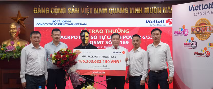 Nam thanh niên nhận thưởng hơn 186 tỷ đồng