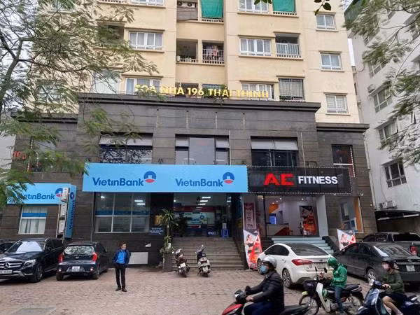 Tầng 1 và tầng lửng của tòa nhà đã bị biến thàng sở hữu riêng Tầng 1 và tầng lửng của tòa nhà đã bị biến thàng sở hữu riêng