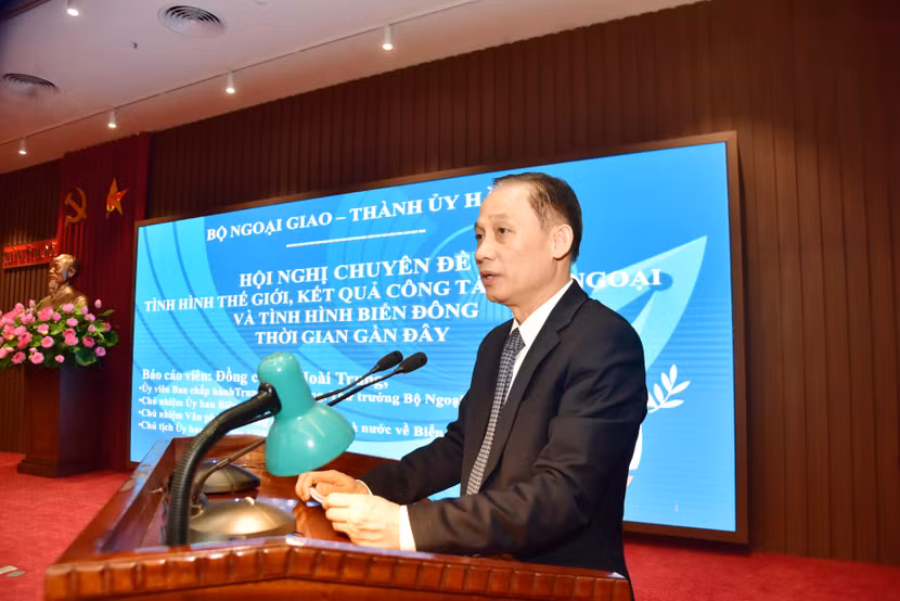Thứ trưởng Bộ Ngoại giao Lê Hoài Trung trình bày tại Hội nghị