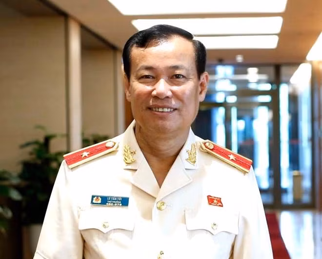 Thứ trưởng Bộ Công an Lê Tấn Tới được bầu làm Chủ nhiệm Ủy ban Quốc phòng và An ninh của Quốc hội ảnh 1