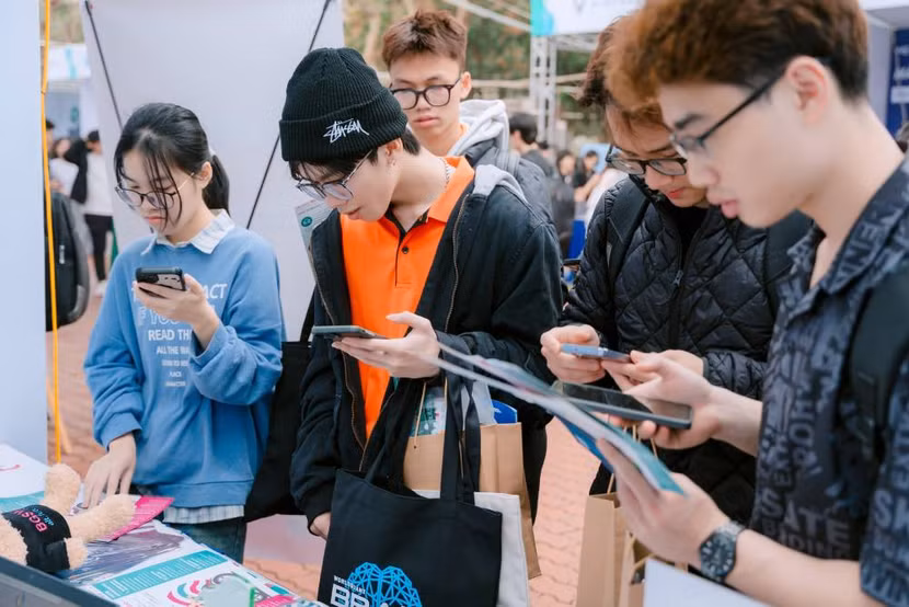 Ngày hội việc làm giúp sinh viên trường Đại học FPT đến gần hơn với các nhà tuyển dụng Ngày hội việc làm giúp sinh viên trường Đại học FPT đến gần hơn với các nhà tuyển dụng