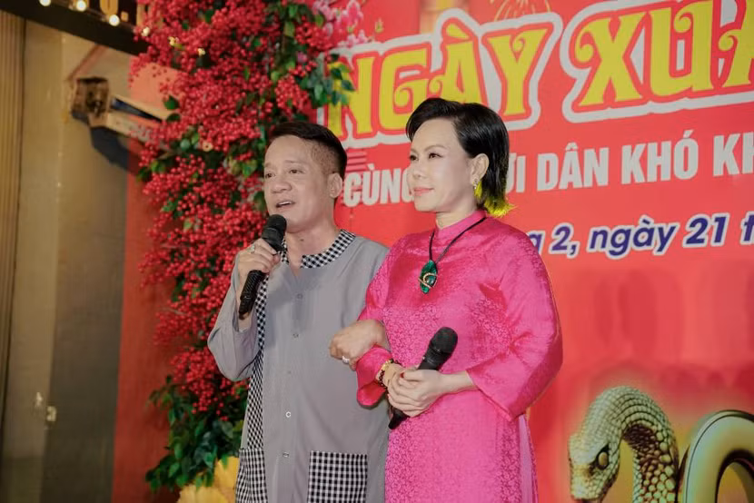 NSƯT Minh Nhí và nghệ sĩ Việt Hương là những người đồng nghiệp thân thiết luôn đồng hành cùng nhau trong nghệ thuật cũng như trong cuộc sống NSƯT Minh Nhí và nghệ sĩ Việt Hương là những người đồng nghiệp thân thiết luôn đồng hành cùng nhau trong nghệ thuật cũng như trong cuộc sống