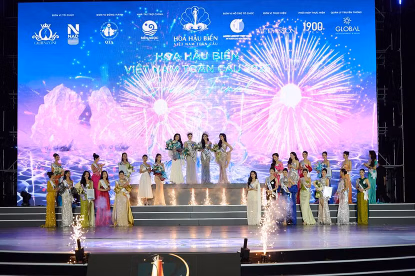 Đêm chung kết thành công với sự đăng quang của Hoa hậu Nguyễn Hoài Phương Anh Đêm chung kết thành công với sự đăng quang của Hoa hậu Nguyễn Hoài Phương Anh