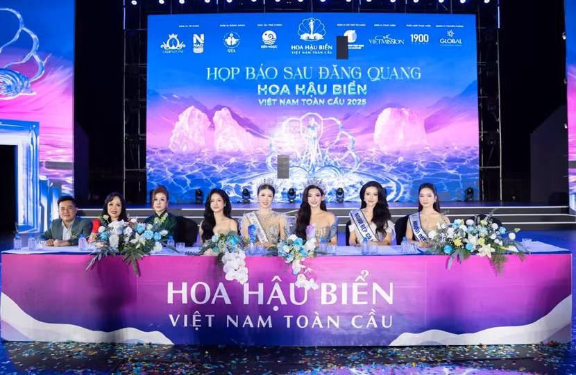 Họp báo sau đêm chung kết của Hoa hậu Biển Việt Nam toàn cầu Họp báo sau đêm chung kết của Hoa hậu Biển Việt Nam toàn cầu