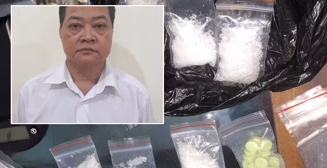 Ông Dương Xuân Kiểm và số tang vật bị thu giữ