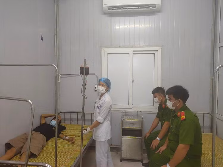 Nhận được "nguồn" máu hỗ trợ từ các chiến sỹ Công an, đối tượng Dung đã qua cơn nguy kịch