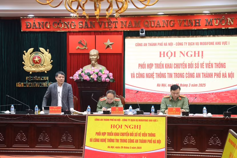 Đại diện lãnh đạo Công ty Viễn thông Mobifone phát biểu tại hội nghị