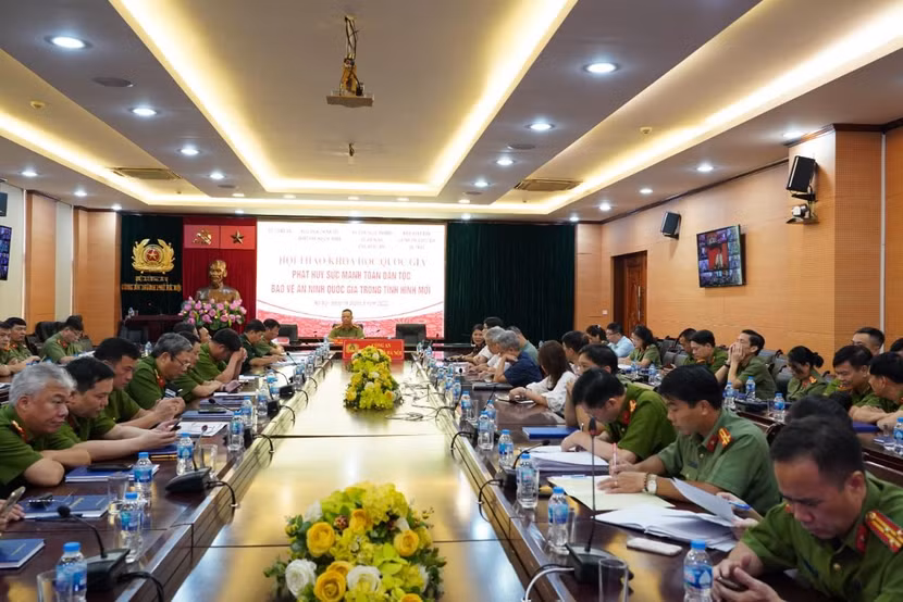 Các đại biểu dự Hội thảo tại điểm cầu CATP Hà Nội