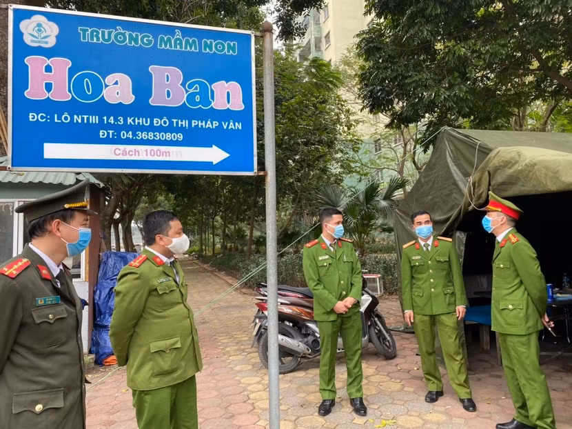 Chỉ huy CAQ Hoàng Mai động viên CBCS tại các chốt trực chiều 16-2, tức mùng 5 Tết Chỉ huy CAQ Hoàng Mai động viên CBCS tại các chốt trực chiều 16-2, tức mùng 5 Tết