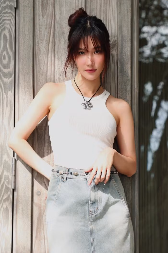 Kể từ khi đóng chung và trở thành cặp đôi được yêu thích ở bộ phim Mùa hè sôi động, Diễm My và Thiên Minh vẫn giữ mối quan hệ vô cùng thân thiết với nhau