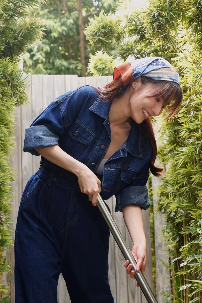 Từ khi Thiên Minh chuyển hướng làm nhiếp ảnh gia, anh cũng đã chụp cho cô bạn thân hàng chục bộ ảnh nghệ thuật cực kỳ đẹp mắt