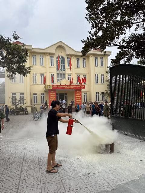 Và thực hành chữa cháy Và thực hành chữa cháy