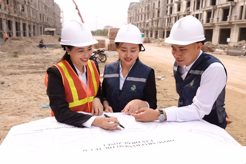 Các doanh nghiệp là nhà thầu xây lắp sẽ được hưởng chính sách ưu đãi lãi suất cho vay chỉ từ 4,8%/năm tại ABBANK để thực hiện gói thầu, đồng thời được miễn 100% phí bảo lãnh dự thầu và giảm đến 50% phí bảo lãnh khác.