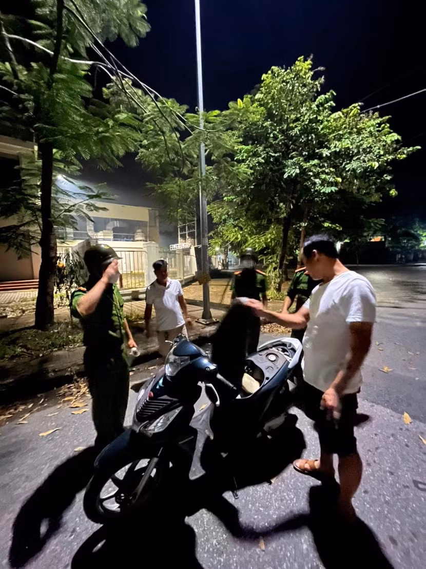 Lực lượng Công an tuần tra kiểm soát hành chính sau 23h hàng ngày