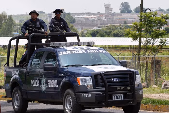 Cảnh sát Liên bang Mexico bên ngoài nhà tù Puente Grande ở Zapotlanejo, bang Jalisco