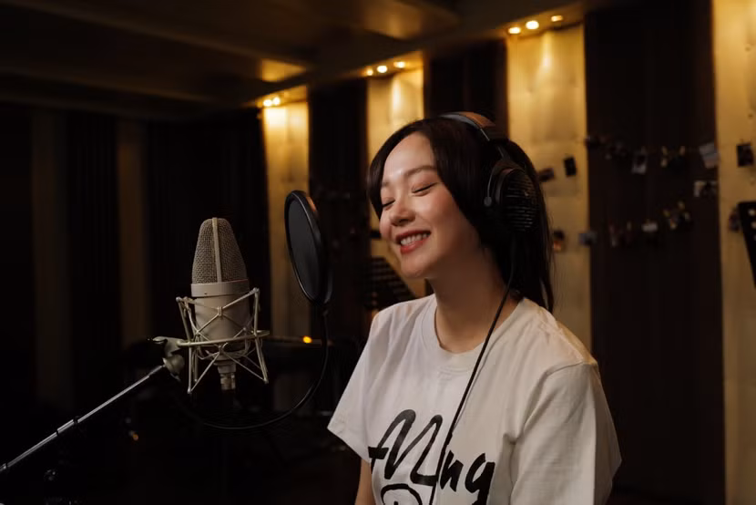 Minh Hằng bất ngờ tham gia thu âm ca khúc "Mẹ chờ con đi" sau tin vui mang bầu Minh Hằng bất ngờ tham gia thu âm ca khúc "Mẹ chờ con đi" sau tin vui mang bầu