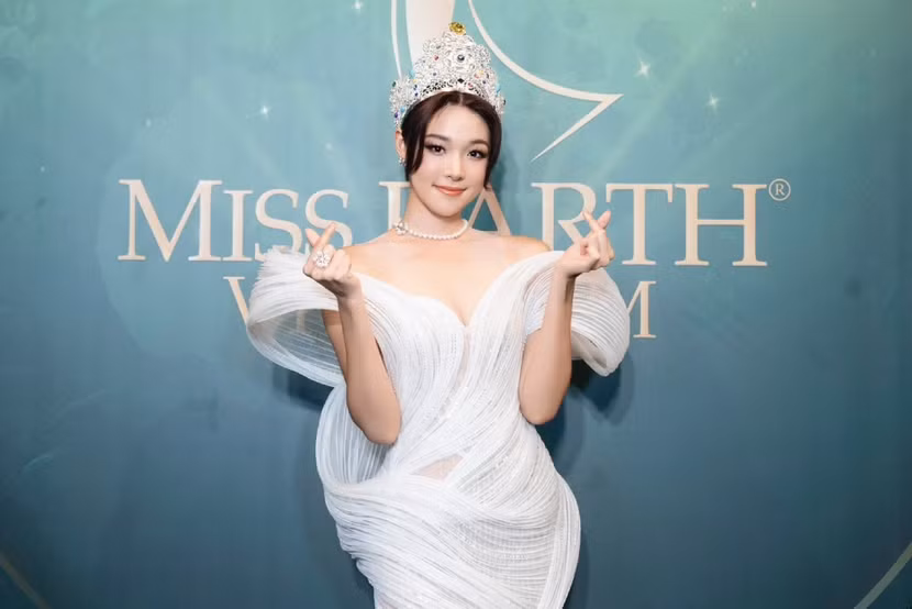 Miss Earth 2022 Mina Sue Choi rạng rỡ xuất hiện tại sự kiện Miss Earth 2022 Mina Sue Choi rạng rỡ xuất hiện tại sự kiện