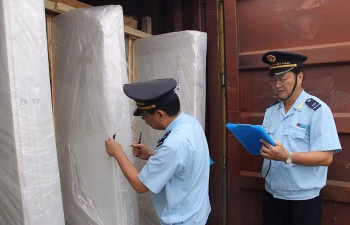 Tình hình buôn lậu phức tạp trở lại sau nới lỏng giãn cách xã hội (Ảnh minh họa) Tình hình buôn lậu phức tạp trở lại sau nới lỏng giãn cách xã hội (Ảnh minh họa)