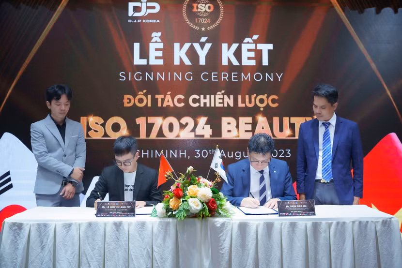 Chuyên gia diện tướng Lê Huỳnh Anh Vy ký hợp tác với các trung tâm làm đẹp Quốc tế Chuyên gia diện tướng Lê Huỳnh Anh Vy ký hợp tác với các trung tâm làm đẹp Quốc tế