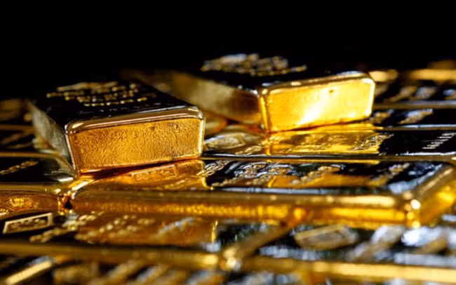 Giá vàng thế giới đang cố gắng trụ trên ngưỡng 1.700 USD/ounce