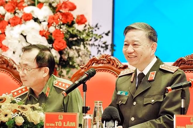 Bộ trưởng Tô Lâm đối thoại, trao đổi với các đoàn viên thanh niên CAND