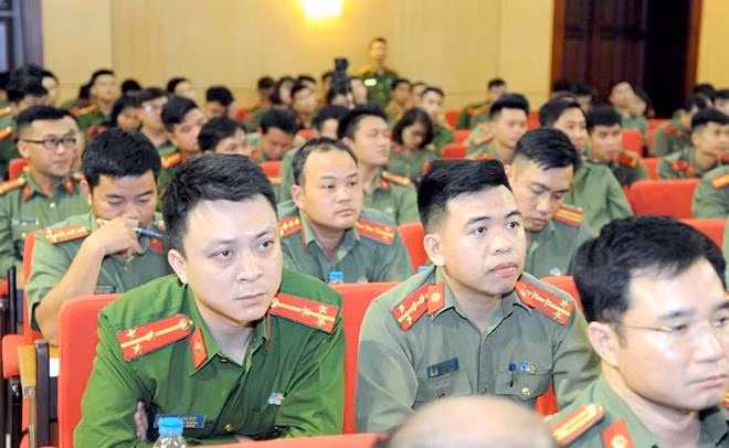 Các đoàn viên thanh niên CAND tham dự Chương trình đối thoại