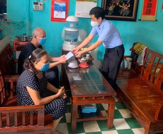 Nhiều người lao động đã được nhân hỗ trợ do bị ảnh hưởng bởi dịch Covid-19 Nhiều người lao động đã được nhân hỗ trợ do bị ảnh hưởng bởi dịch Covid-19