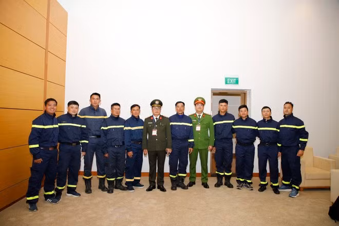 Đại tá Nguyễn Thành Long - Phó Giám đốc CATP Hà Nội đón 5 chiến sĩ Cảnh sát PCCC và CNCH của CATP trở về từ Thổ Nhĩ Kỳ (tháng 2/2023)