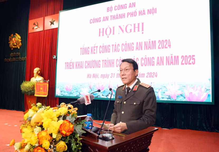 Đại tướng Lương Tam Quang - Ủy viên Bộ Chính trị, Bộ trưởng Bộ Công an luôn quan tâm, chỉ đạo sát sao đối với CATP Hà Nội. Trong ảnh, đồng chí Bộ trưởng dự và phát biểu tại hội nghị tổng kết công tác Công an; triển khai chương trình và phát động phong trào thi đua “Vì an ninh Tổ quốc” năm 2025 của CATP, tổ chức ngày 31/12/2024