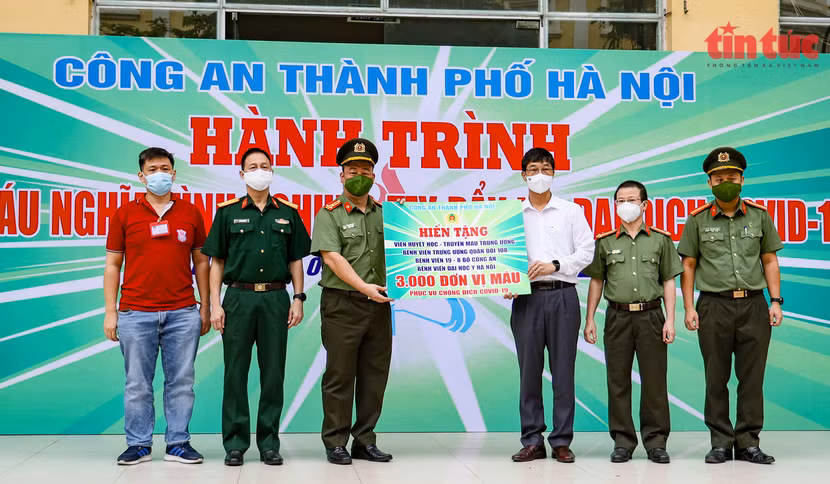 Câu lạc bộ phản ứng nhanh Hiến máu tình nguyện là một trong những hoạt động thiết thực, nhân văn của tuổi trẻ Công an Thủ đô