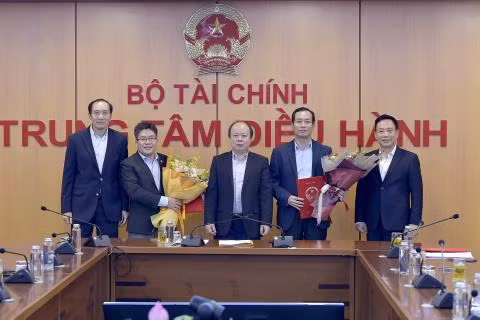 Ông Nguyễn Thành Long và ông Phạm Văn Hoàng được bổ nhiệm giữ chức Chủ tịch HĐTV và Tổng giám đốc Sở Giao dịch chứng khoán Việt Nam
